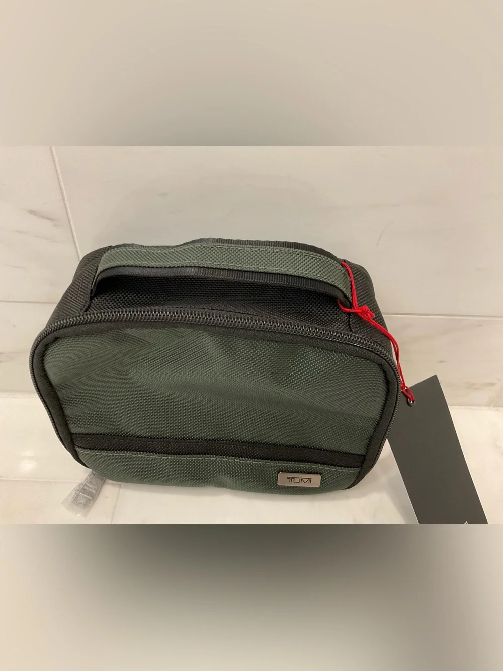 NEW TUMI Zippered CUBE TRAVEL POUCH - Cosmetic Bag - SPRUCE GREEN